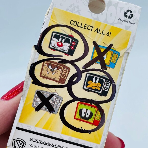 Loungefly Tweety Bird Looney Tunes WB Blind Box Collector Pin TV Series Yellow - Picture 4 of 4